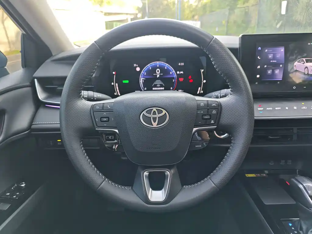 Toyota Camry — фото 11