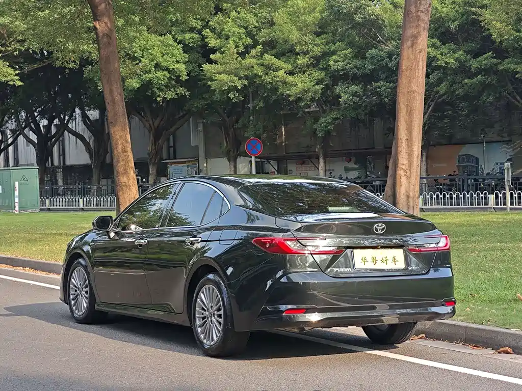 Toyota Camry — фото 4
