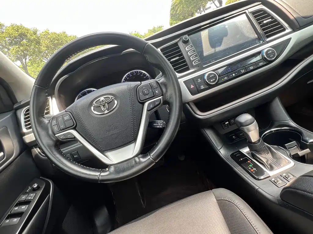 Toyota Highlander — фото 13