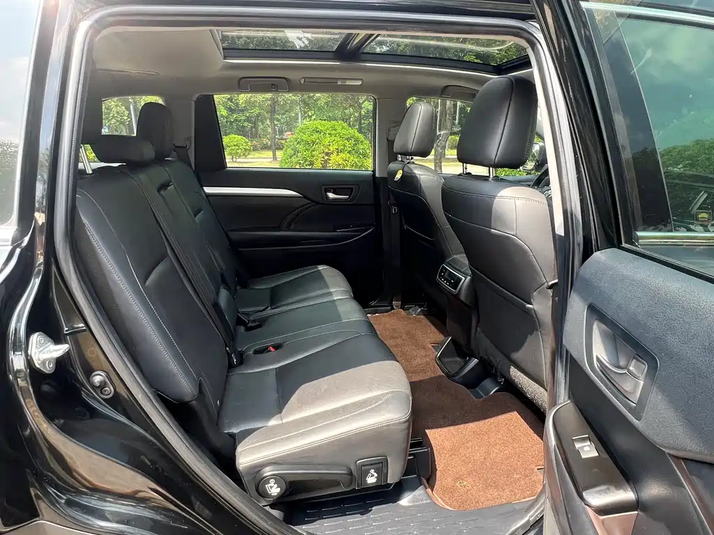 Toyota Highlander — фото 14