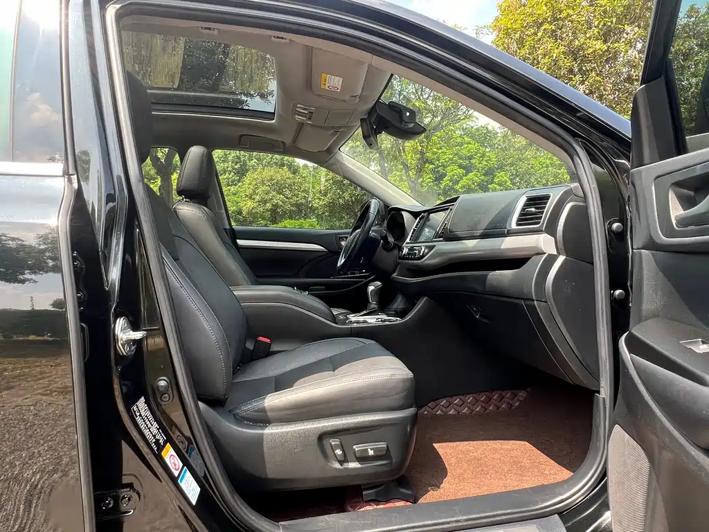 Toyota Highlander — фото 15