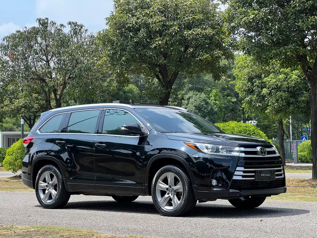 Toyota Highlander — фото 3