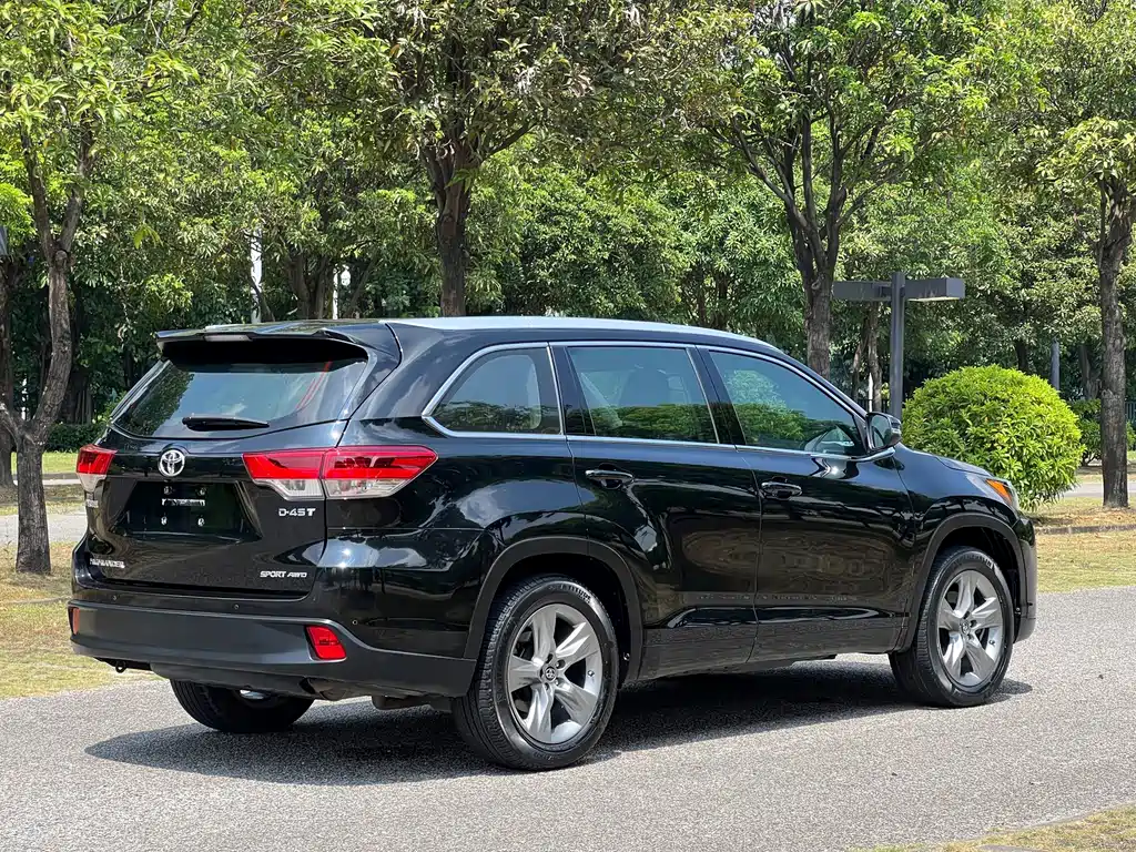 Toyota Highlander — фото 4