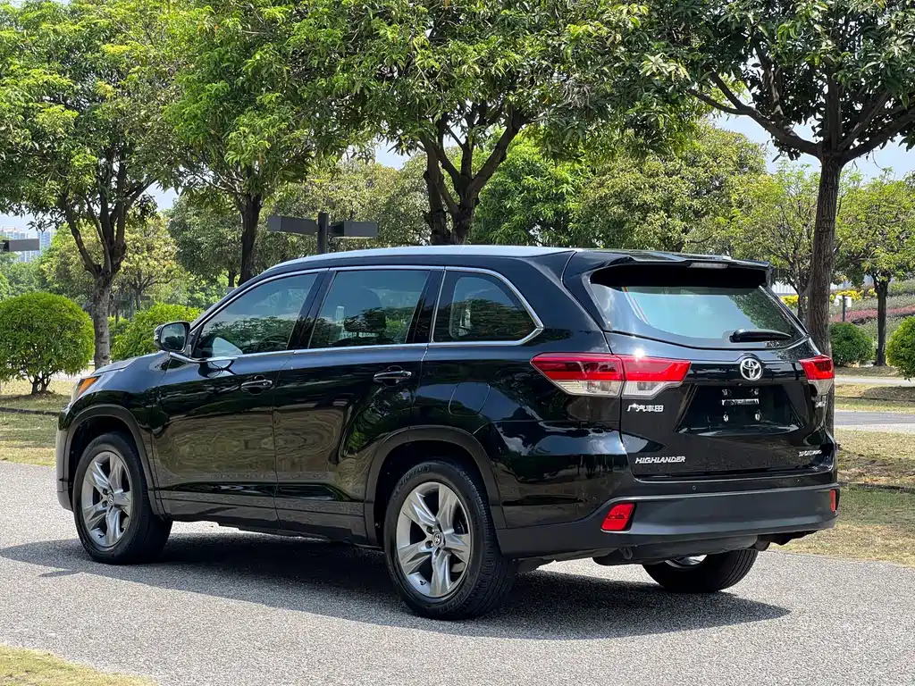 Toyota Highlander — фото 5