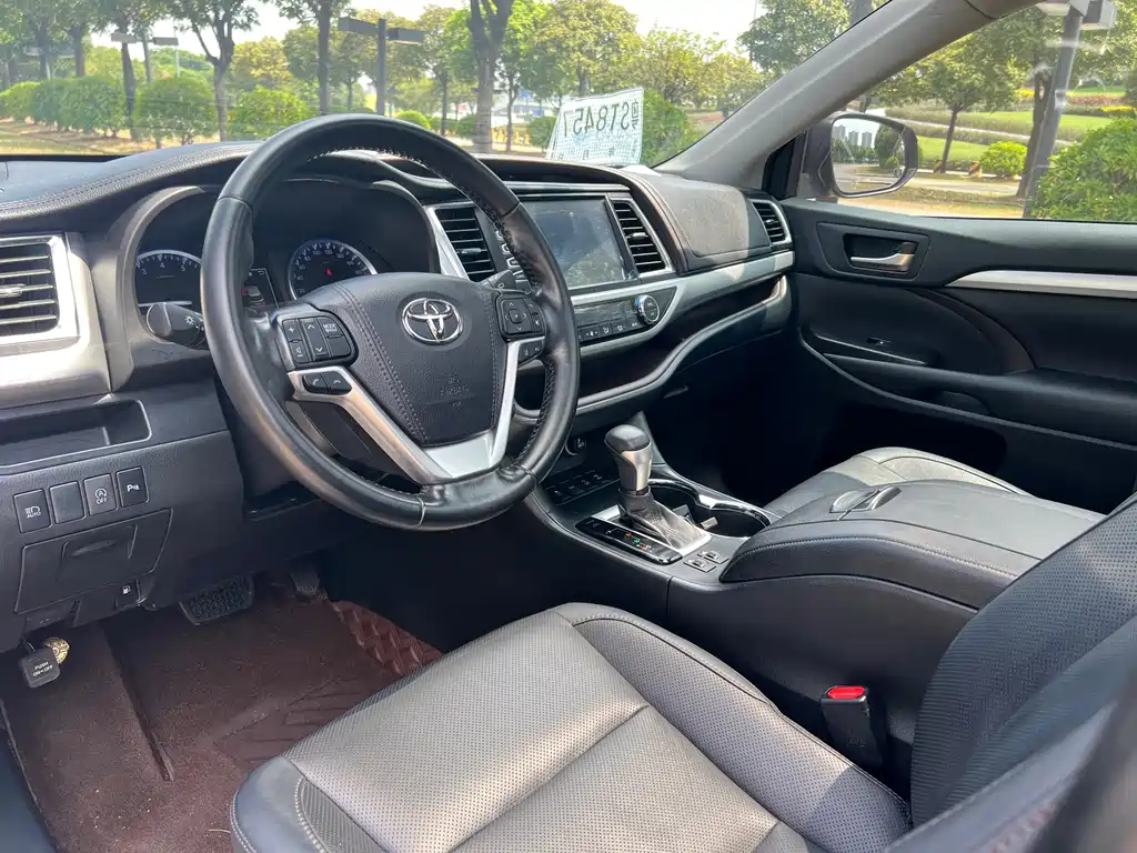 Toyota Highlander — фото 10