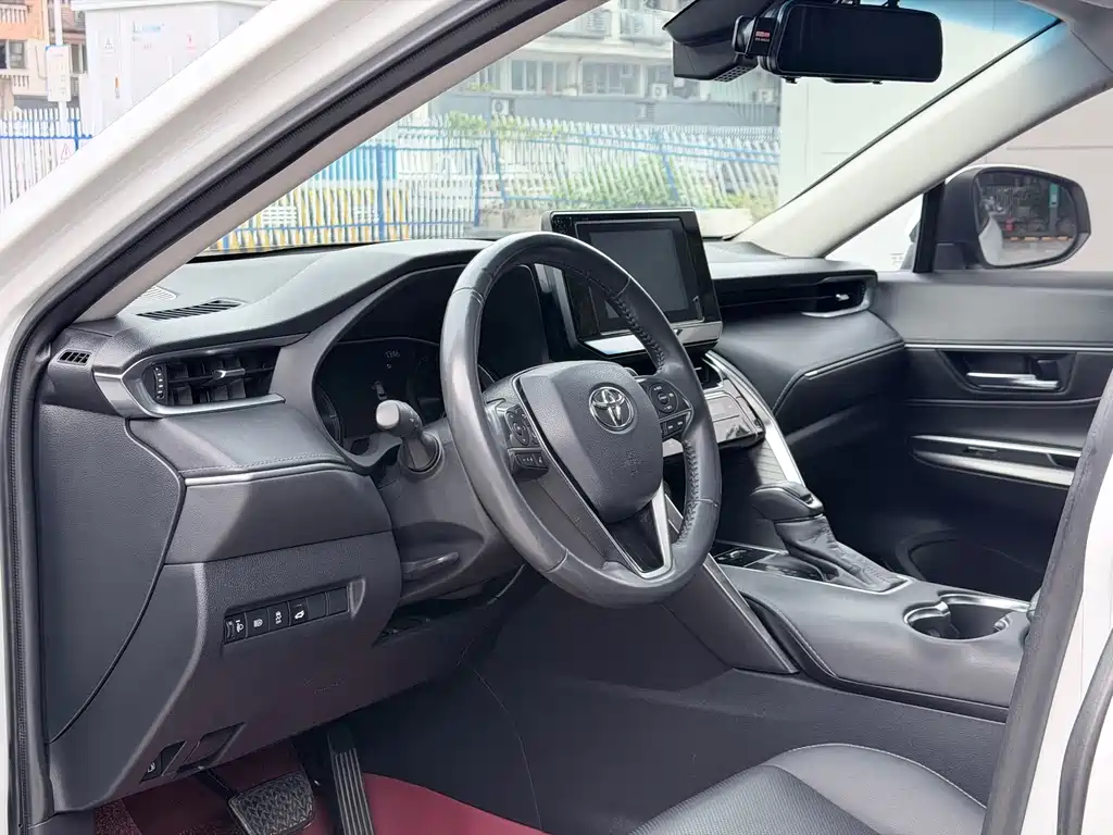 Toyota Harrier — фото 5