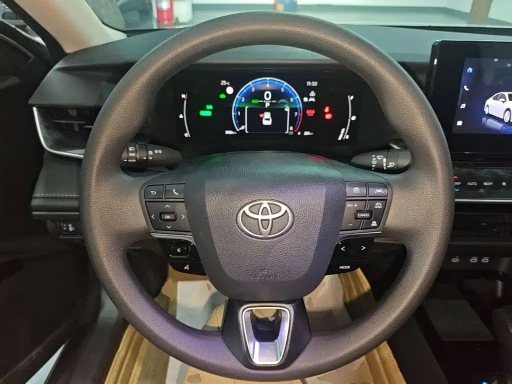 Toyota Camry — фото 11