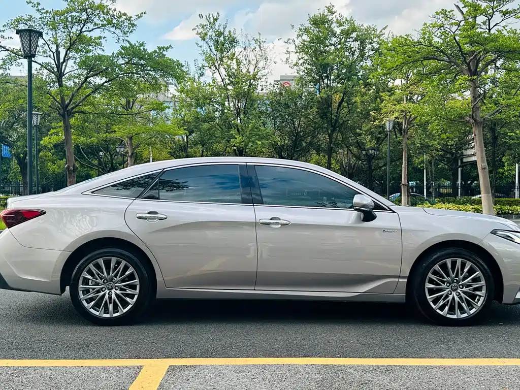 Toyota Avalon — фото 11