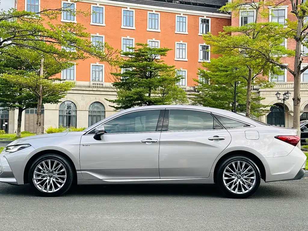 Toyota Avalon — фото 4