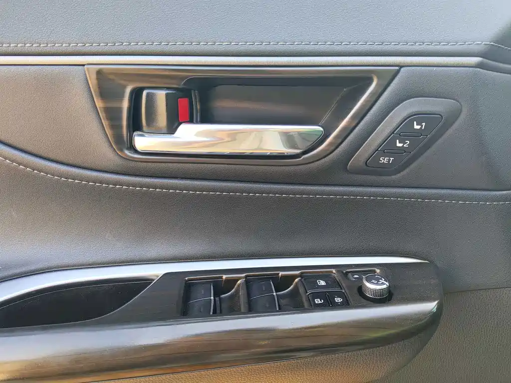 Toyota Harrier — фото 14
