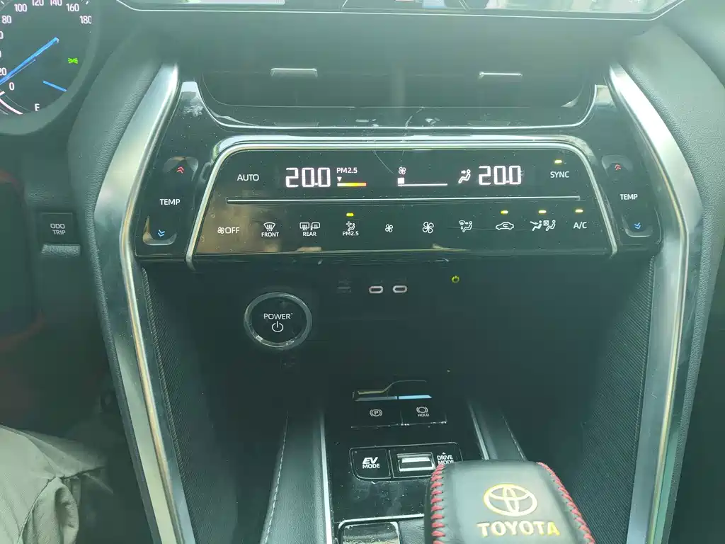 Toyota Harrier — фото 17