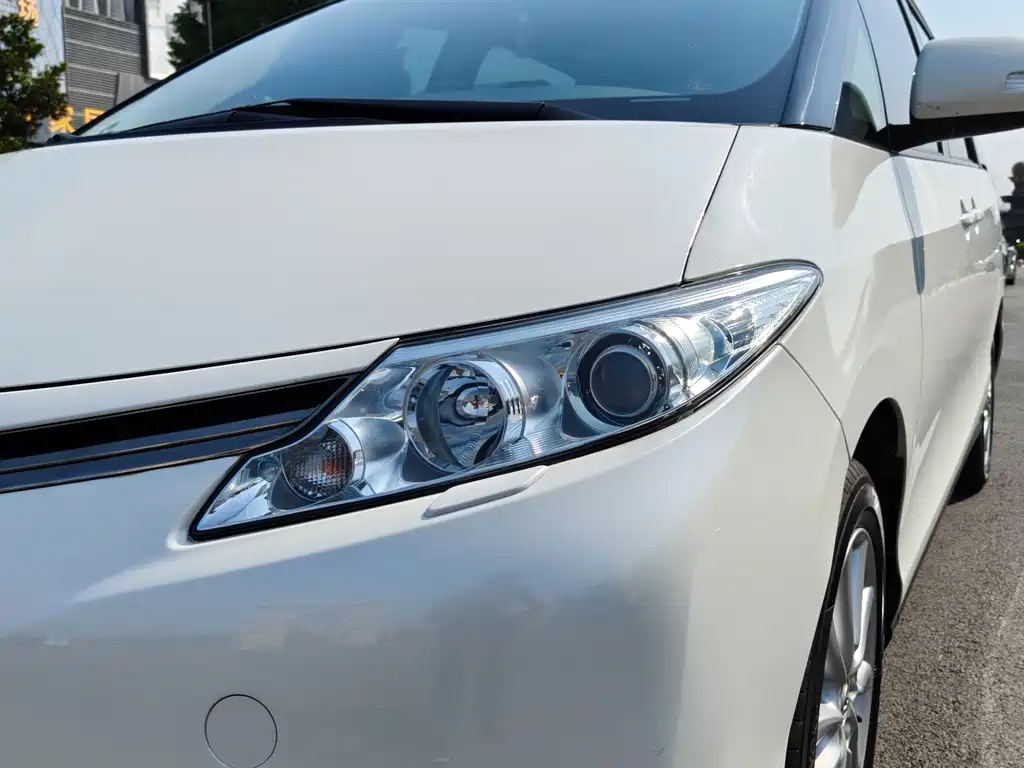 Toyota Previa — фото 4