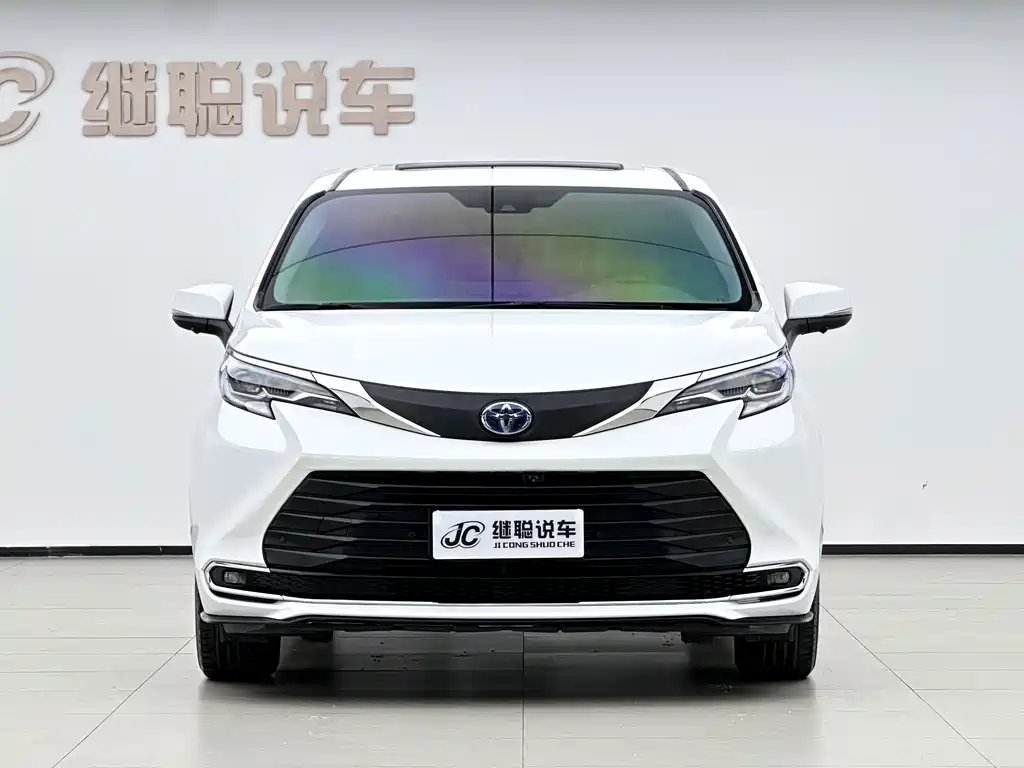 Toyota Sienna — фото 2