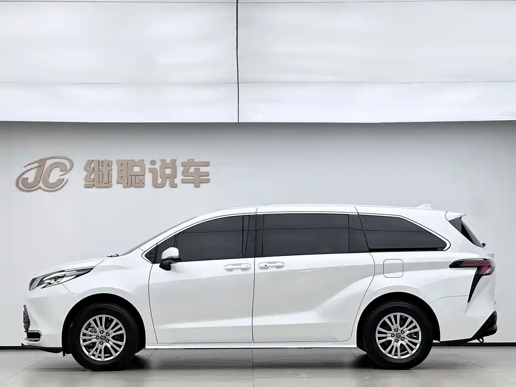 Toyota Sienna — фото 4