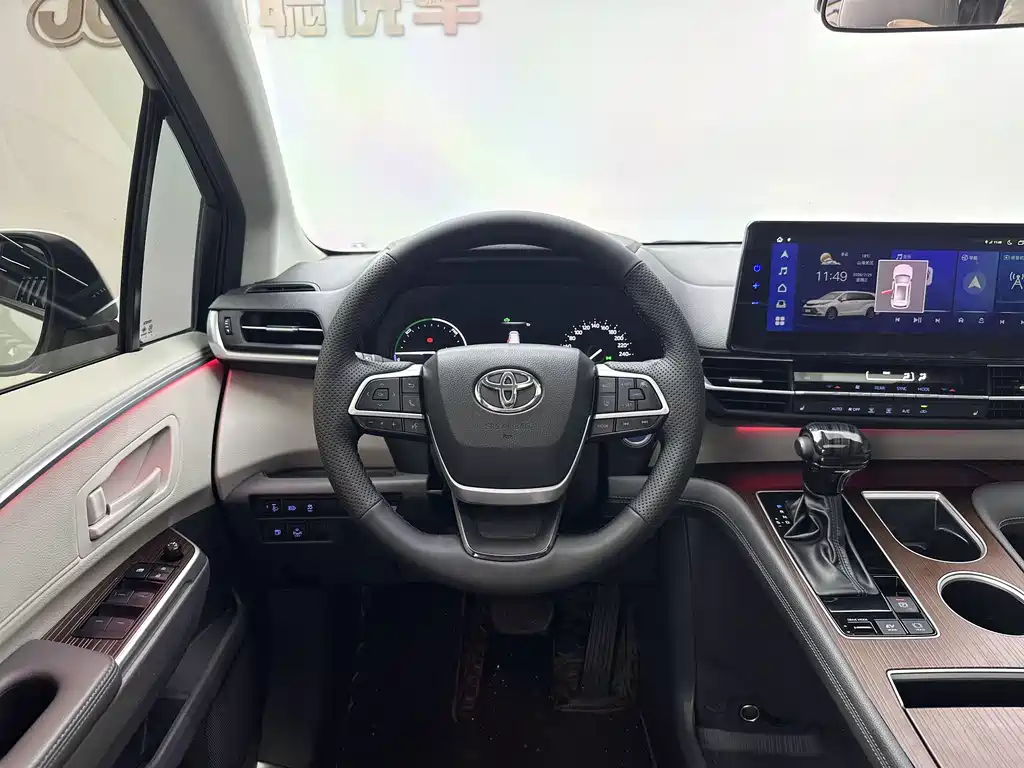 Toyota Sienna — фото 9