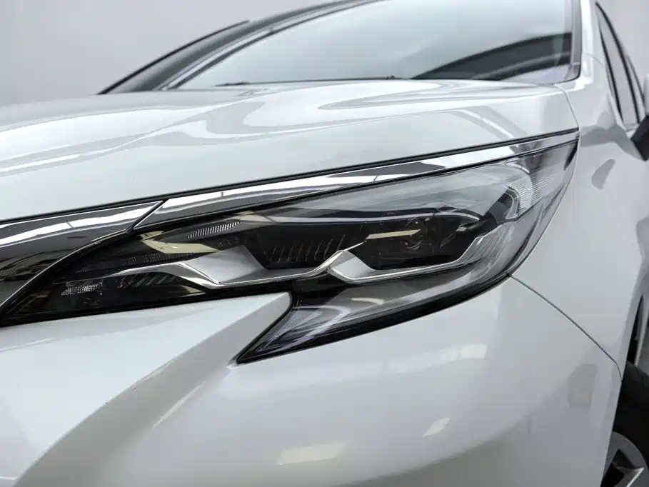 Toyota Sienna — фото 2