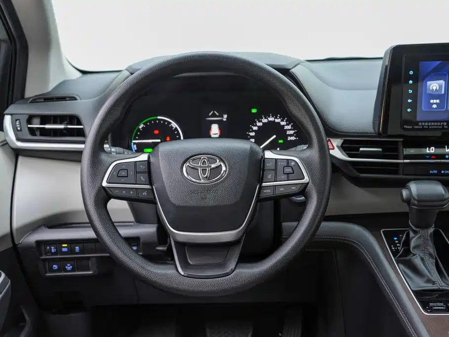 Toyota Sienna — фото 11