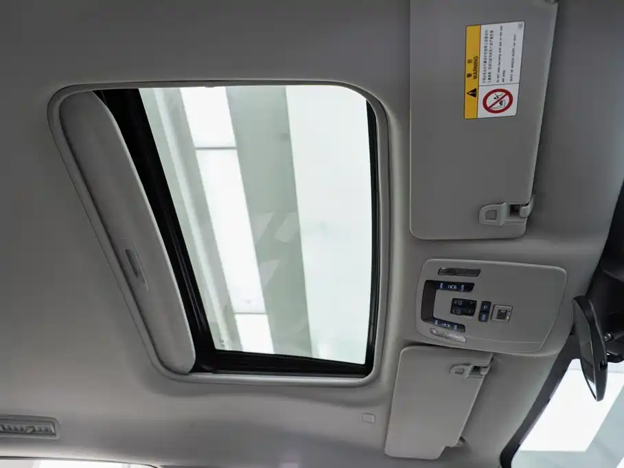Toyota Sienna — фото 14
