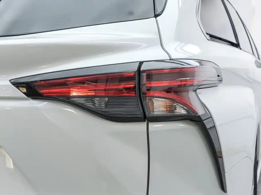 Toyota Sienna — фото 15