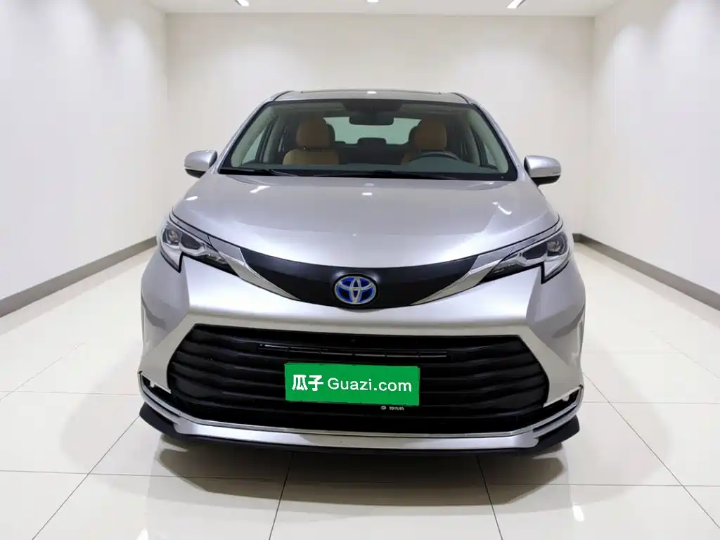Toyota Sienna — фото 2