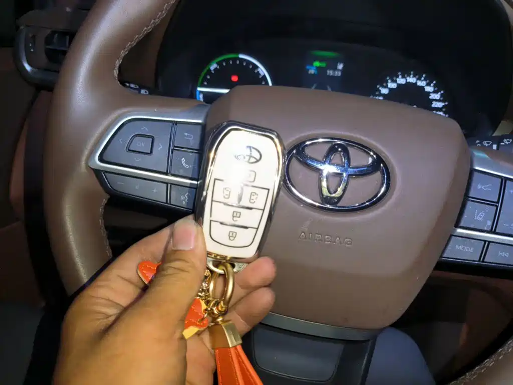 Toyota Sienna — фото 9