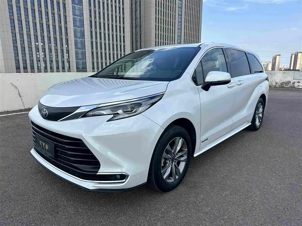 Toyota Sienna — фото 2
