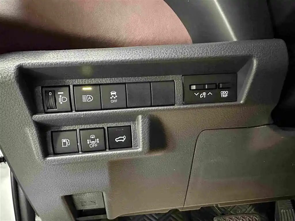 Toyota Sienna — фото 11