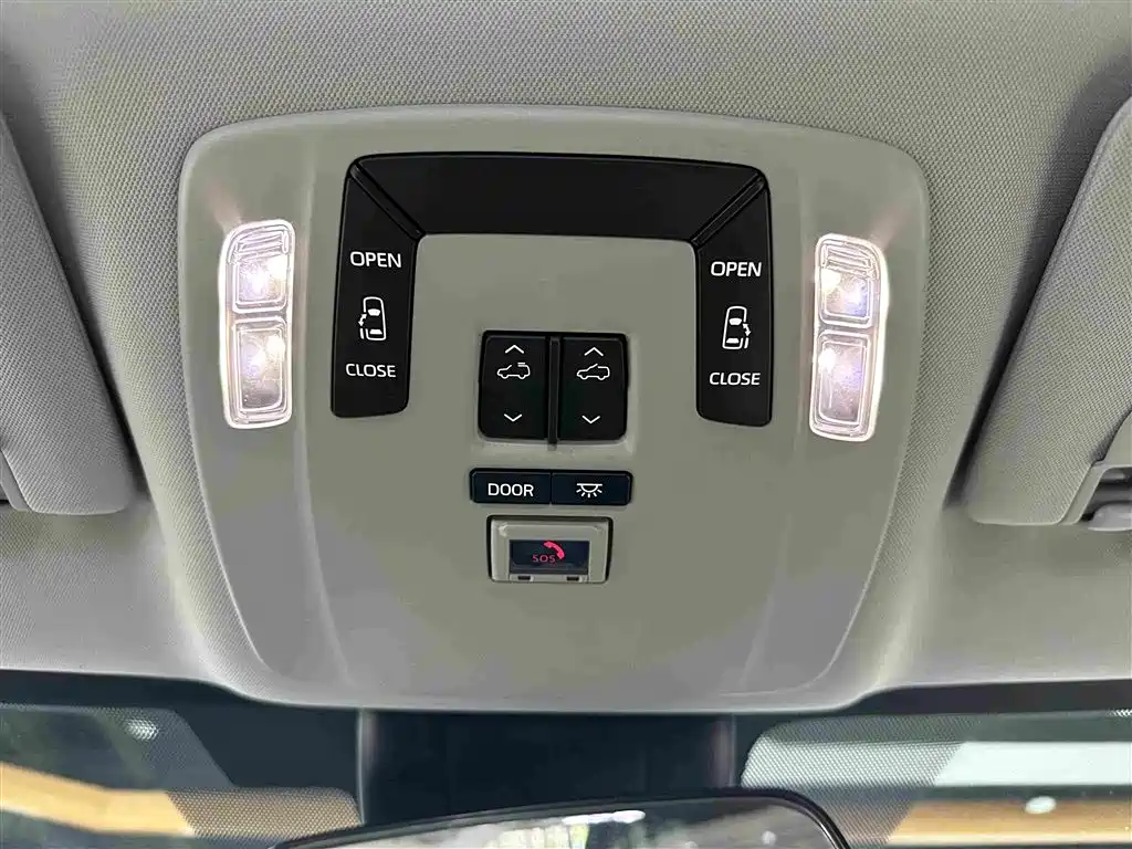 Toyota Sienna — фото 18