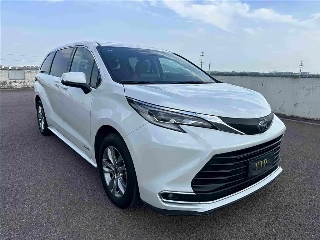 Toyota Sienna — фото 3