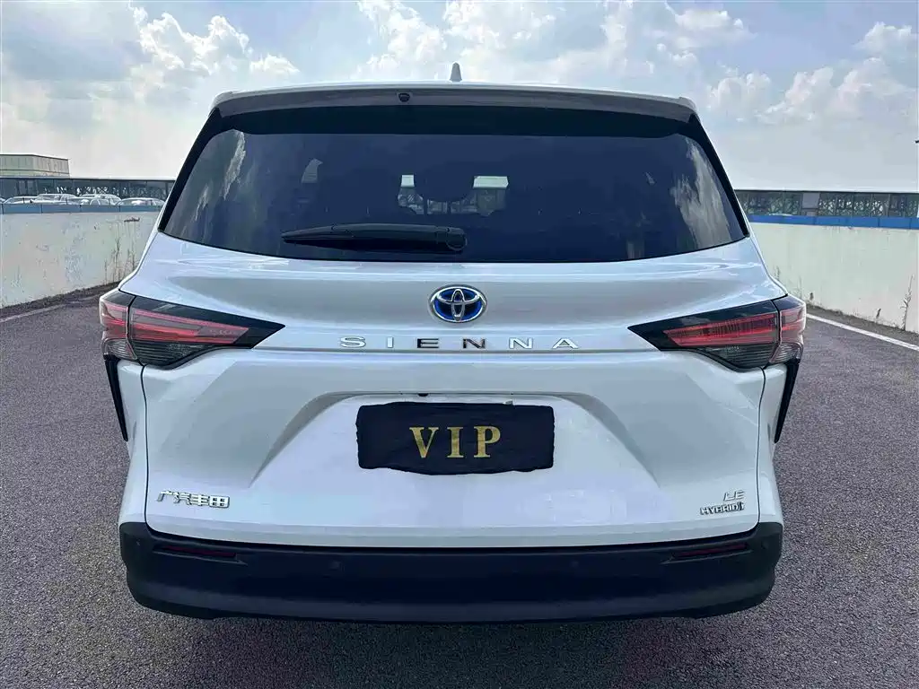Toyota Sienna — фото 4