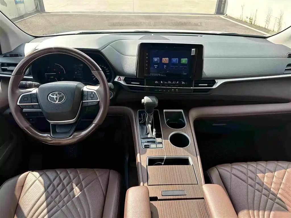 Toyota Sienna — фото 8