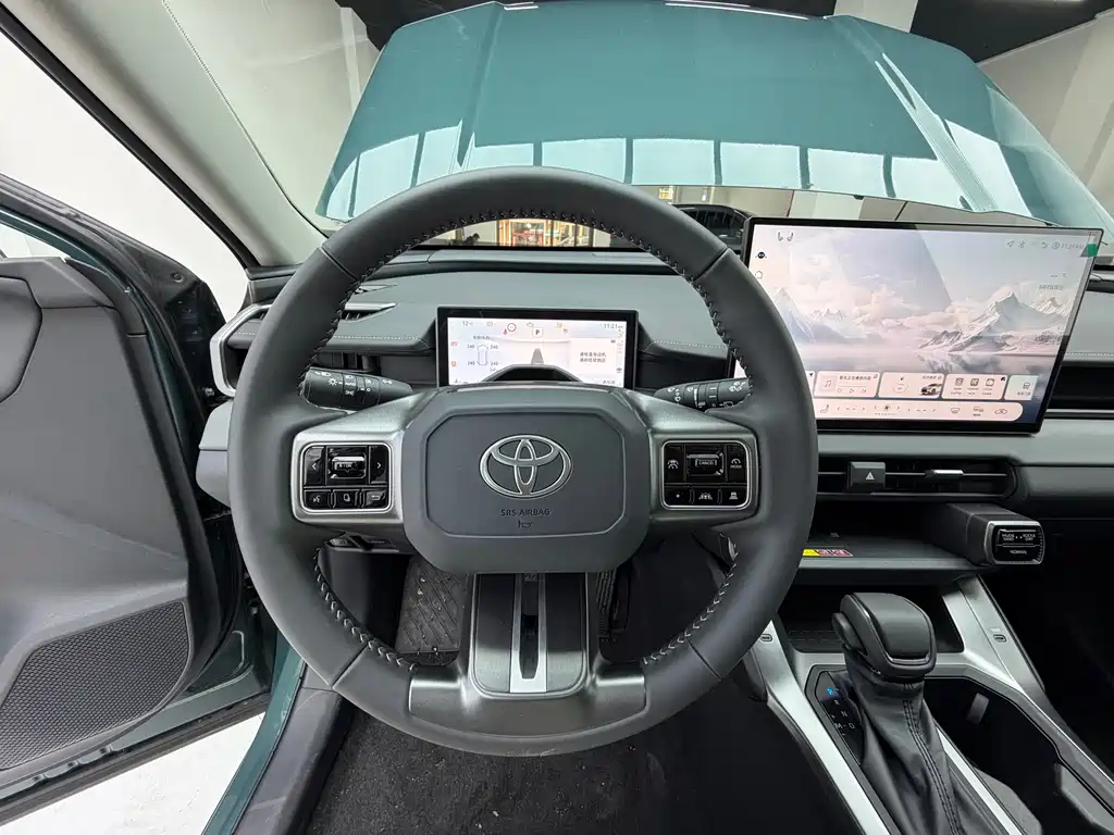 Toyota RAV4 — фото 10