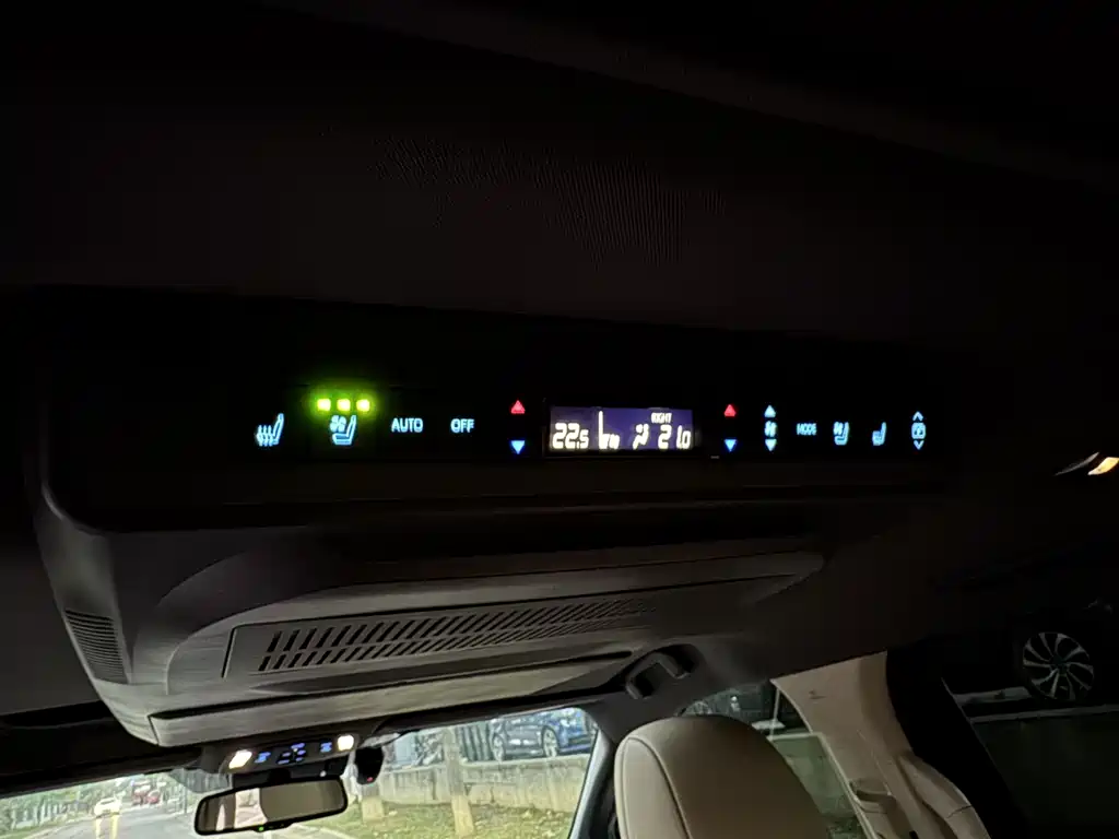 Toyota Sienna — фото 14