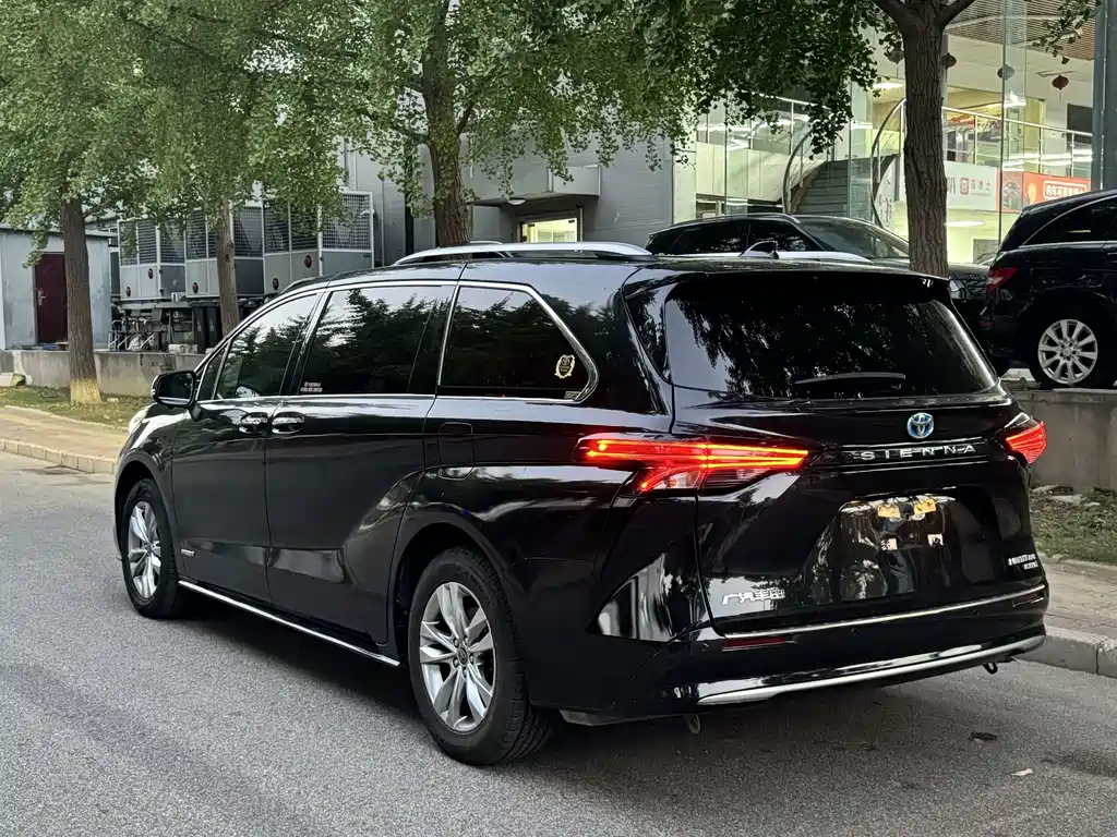 Toyota Sienna — фото 5