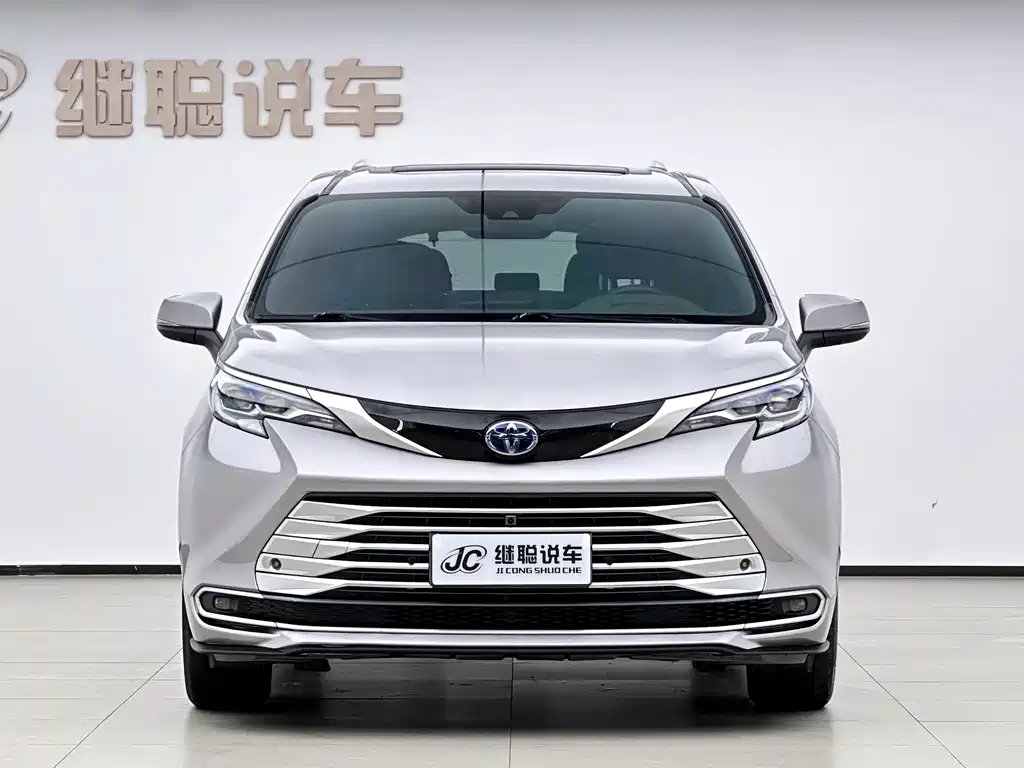 Toyota Sienna — фото 2