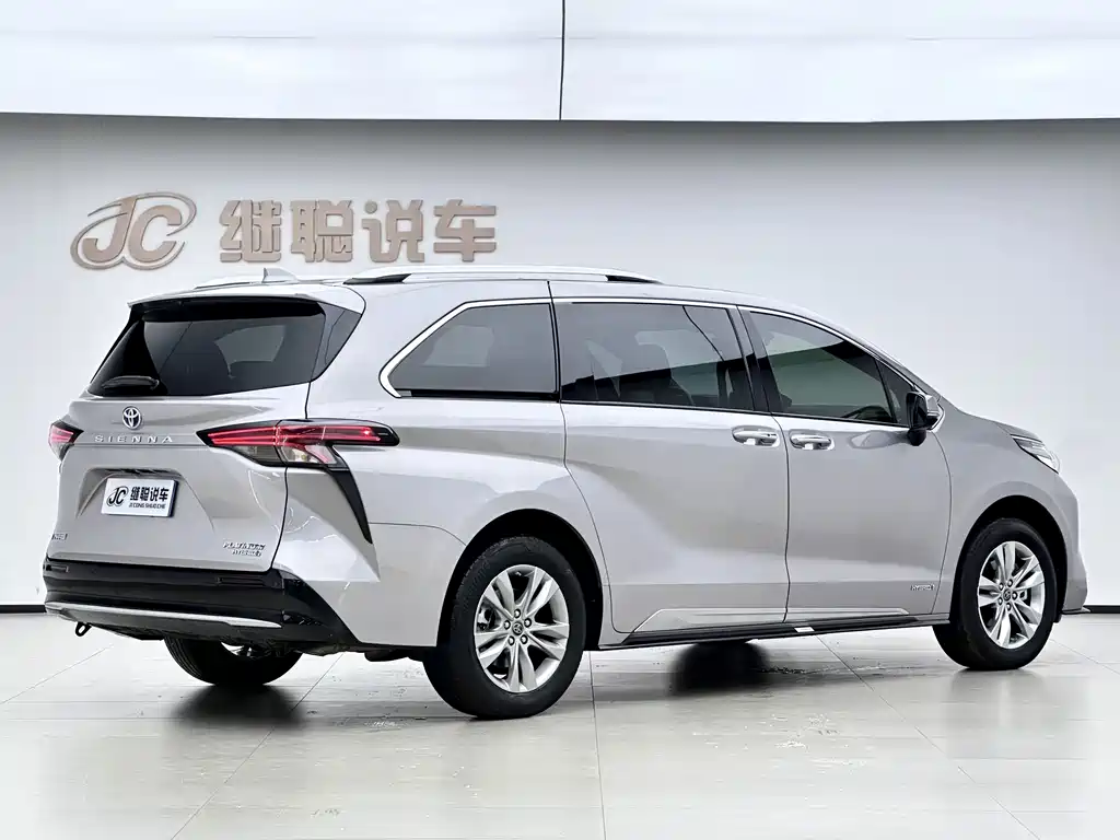 Toyota Sienna — фото 6