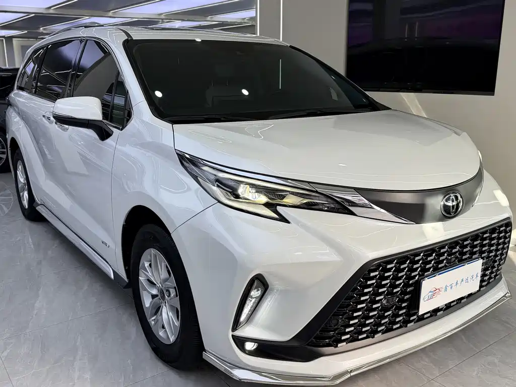 Toyota Granvia — фото 3