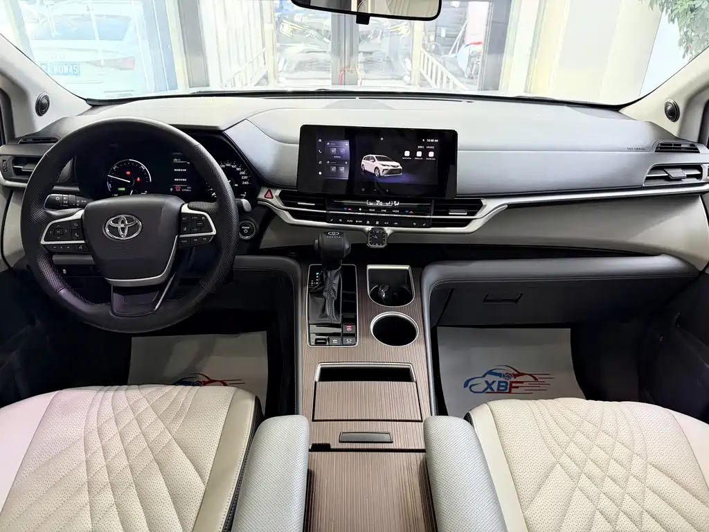 Toyota Granvia — фото 5