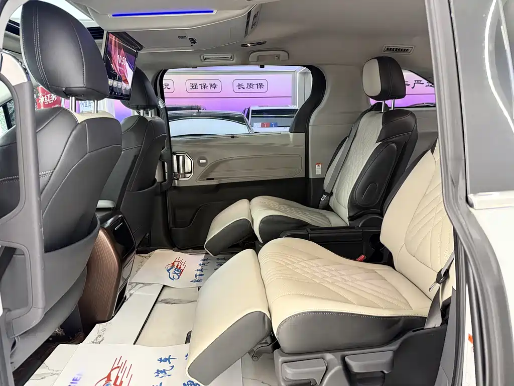 Toyota Granvia — фото 8