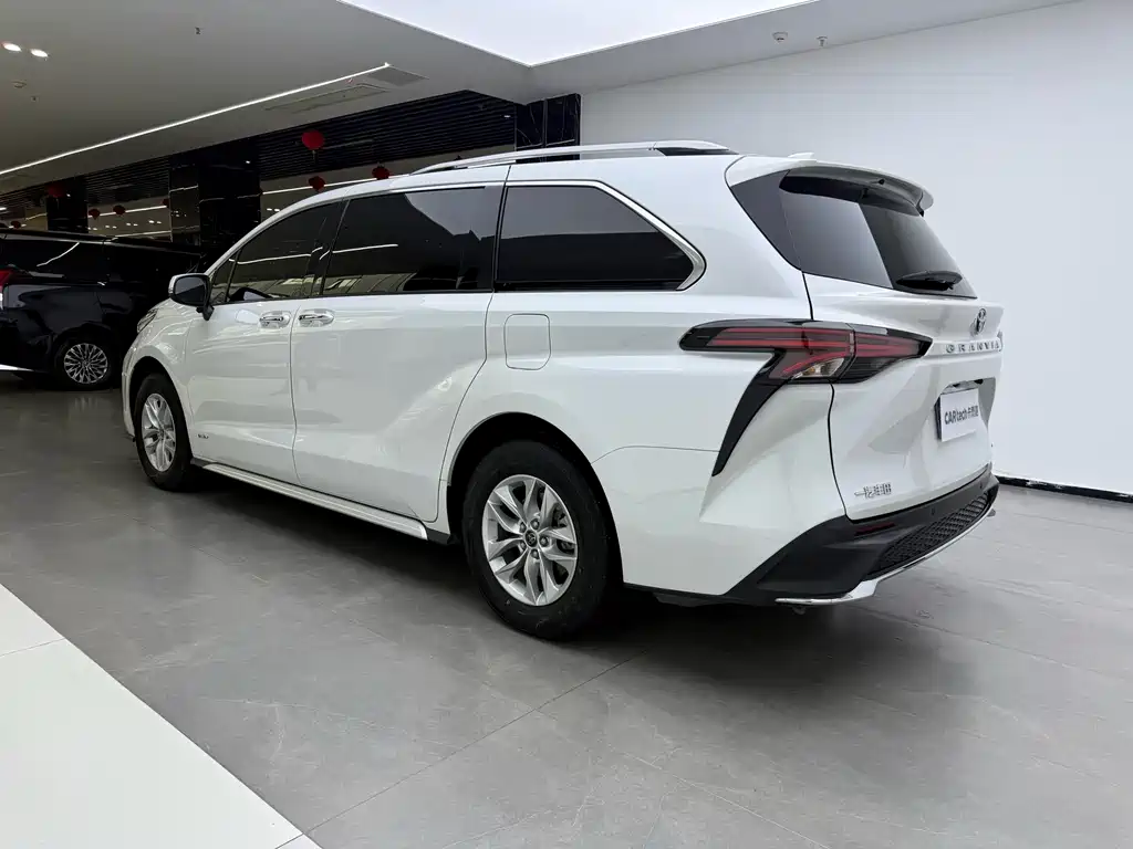 Toyota Granvia — фото 3