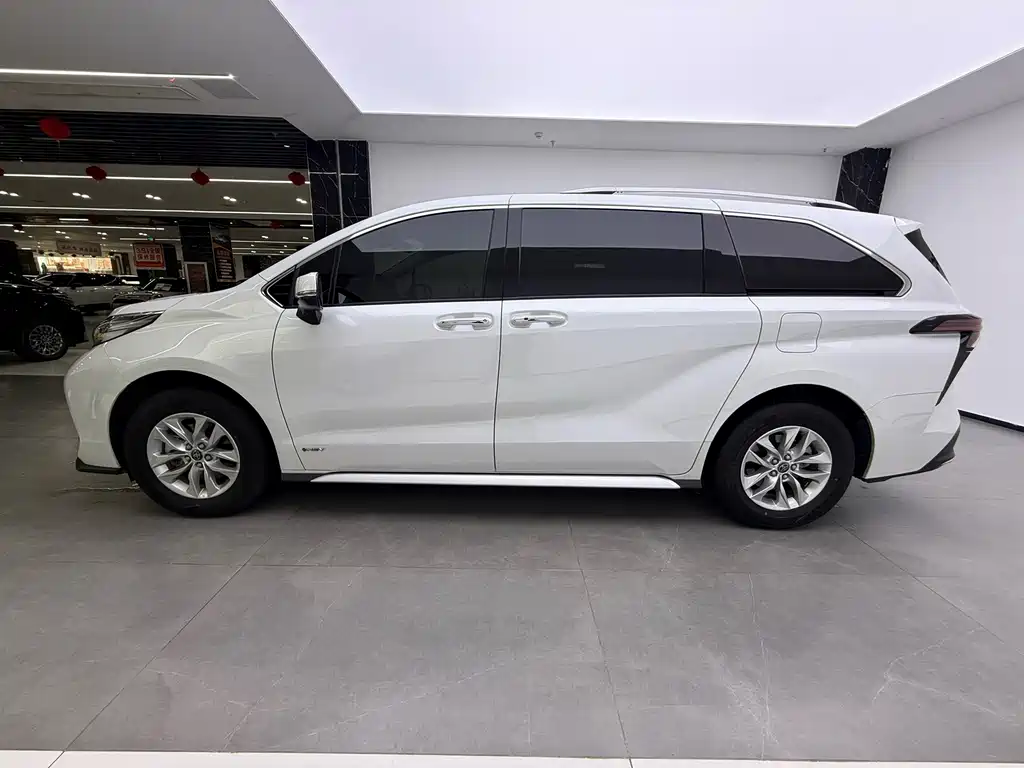 Toyota Granvia — фото 5