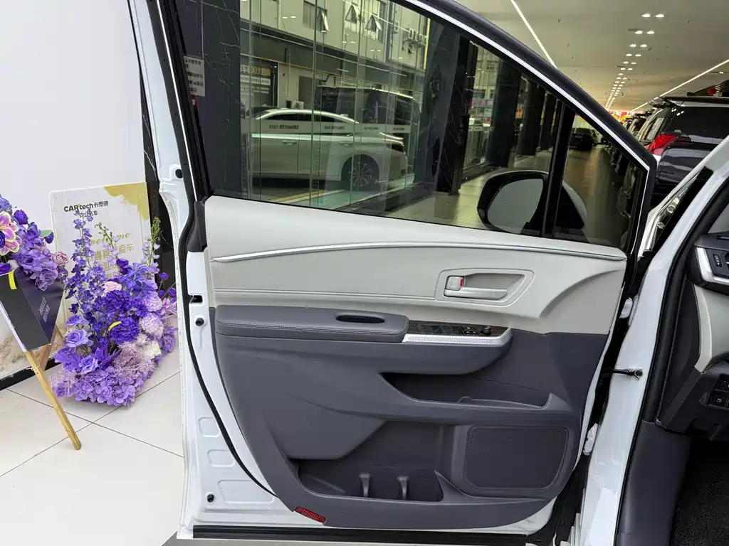 Toyota Granvia — фото 9