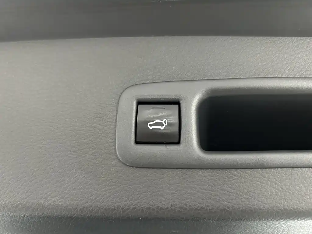 Toyota Granvia — фото 11