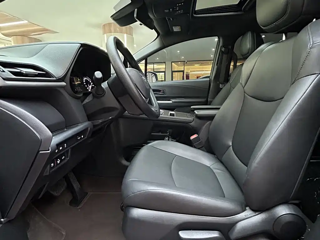 Toyota Granvia — фото 14