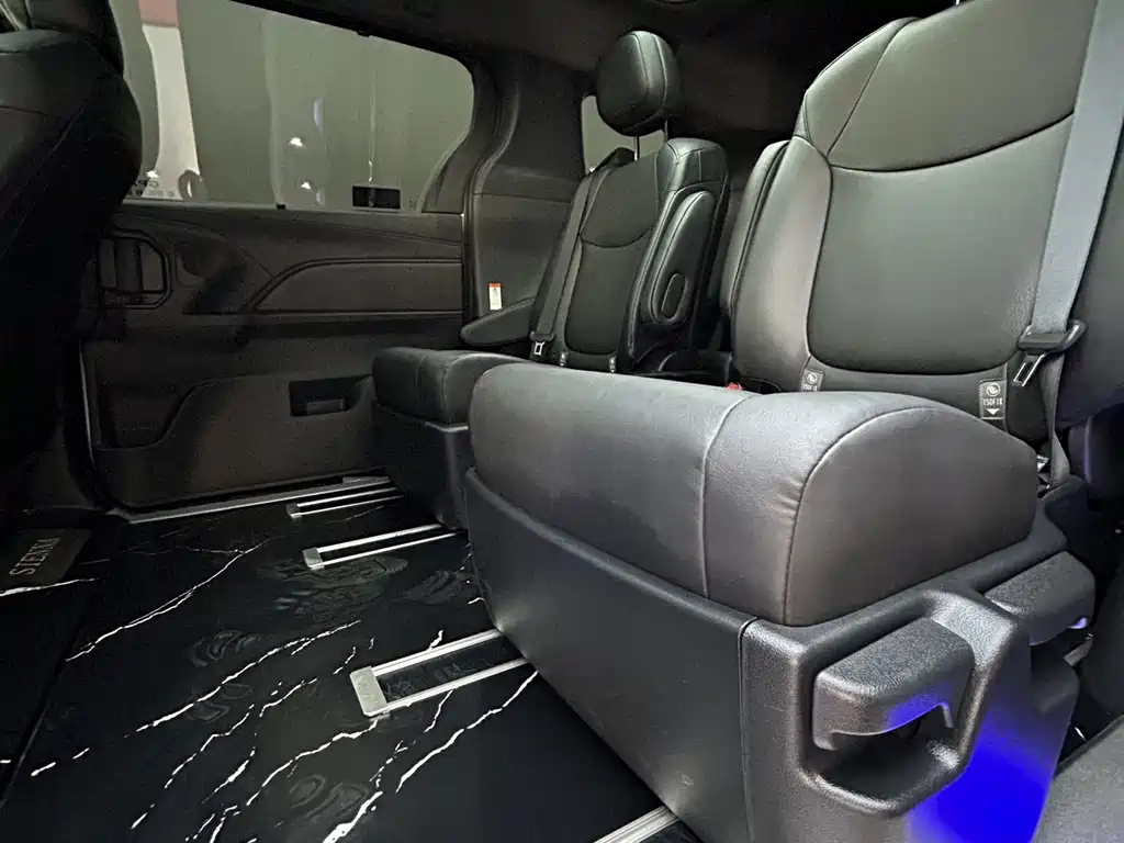 Toyota Granvia — фото 16
