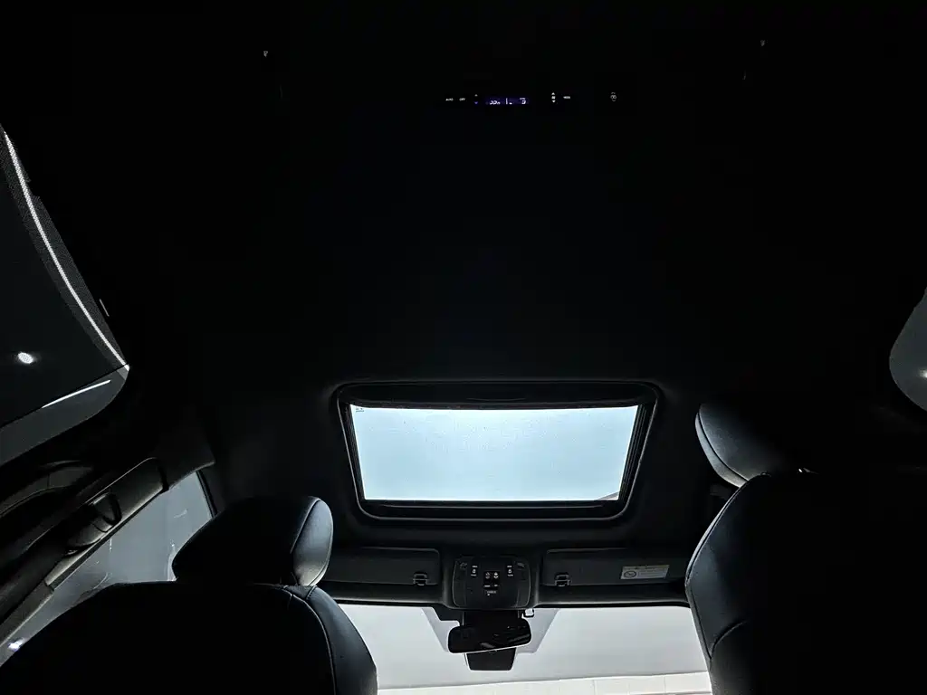Toyota Granvia — фото 19