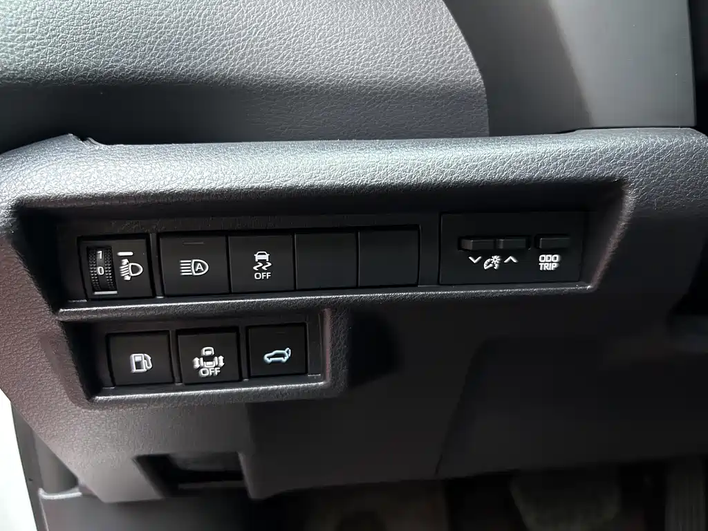 Toyota Granvia — фото 21