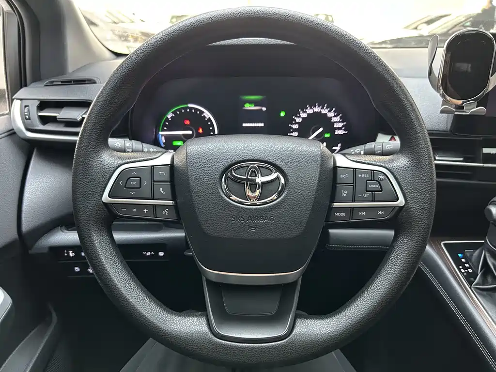 Toyota Granvia — фото 23