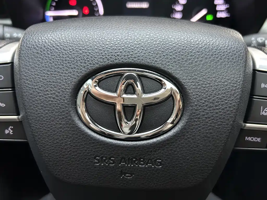 Toyota Granvia — фото 25