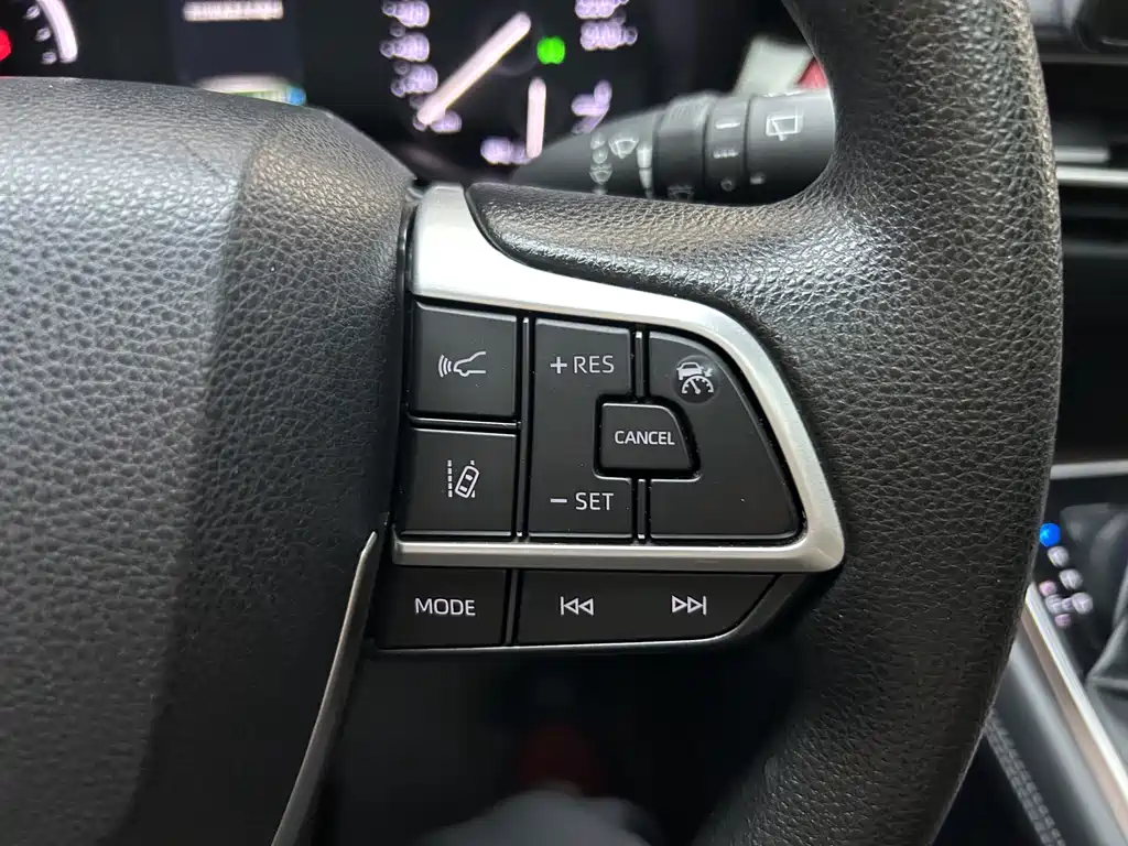Toyota Granvia — фото 26